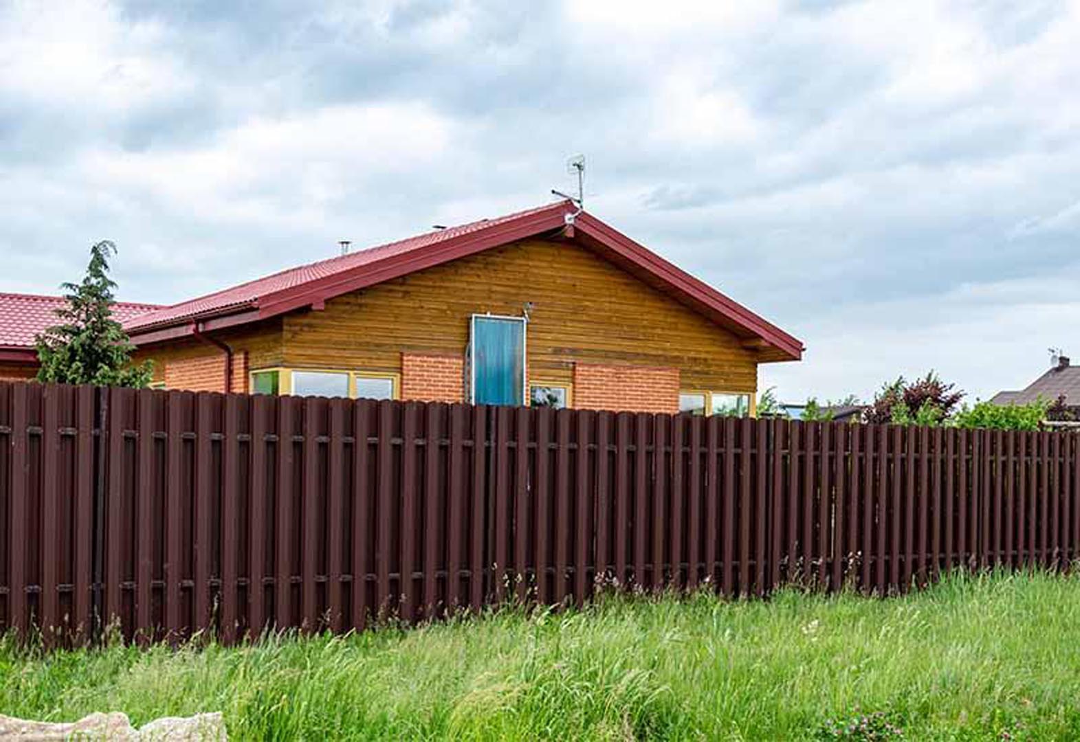 Sztachety metalowe. System ogrodzeń. Ogrodzenia SILD.