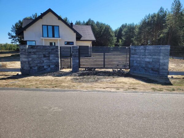 Realizacja ogrodzenia SILD przy posesji - zdjecie 18