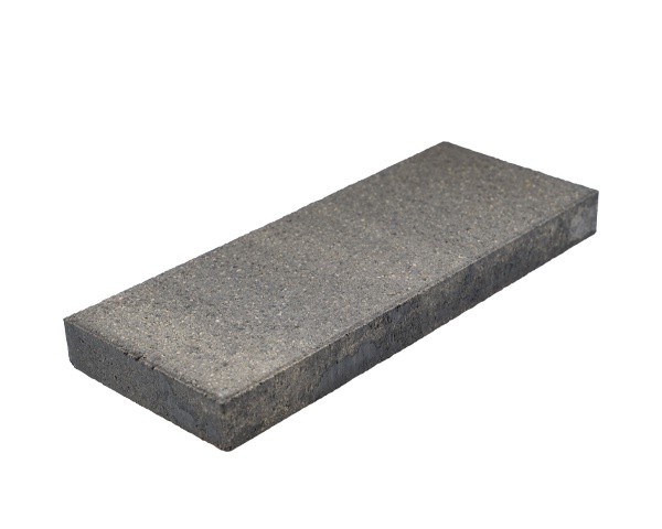 Daszek murkowo-slupkowy Fini 50x20x5 cm o niefazowanej krawedzi i gladkiej strukturze betonu